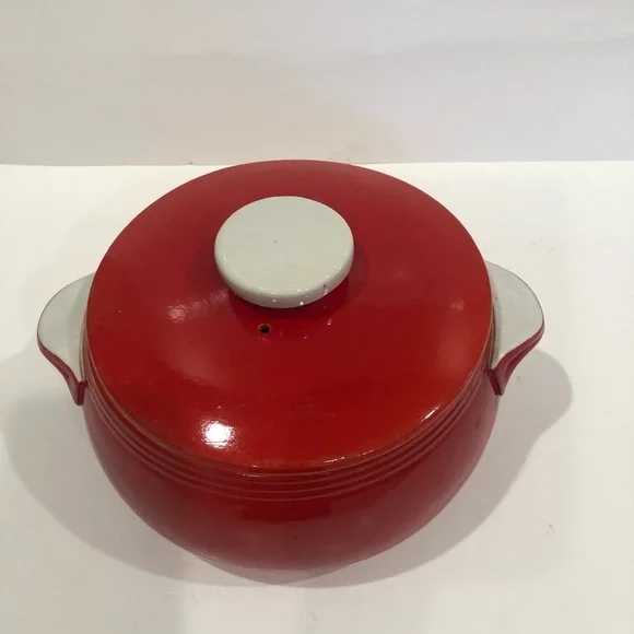 Vintage Hall’s Superior Kitchenware Casserole - Picture 2 of 12